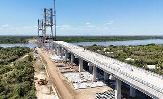 Obras da Ponte Bioce&acirc;nica avan&ccedil;am com coloca&ccedil;&atilde;o de grades de prote&ccedil;&atilde;o