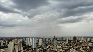 Em alerta para tempestade, Capital tem chuva leve nesta manh&atilde;