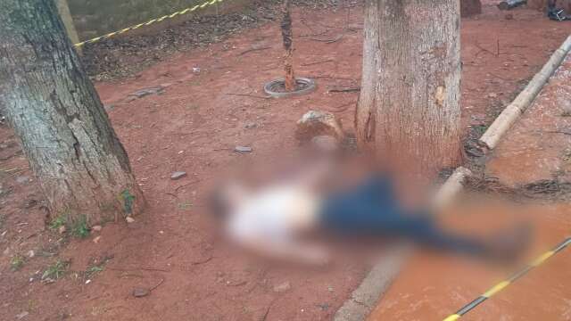 Pedreiro &eacute; encontrado morto na rua; suspeita &eacute; latroc&iacute;nio