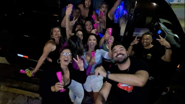 Nova moda, mulherada aluga van para curtir a noite em Campo Grande
