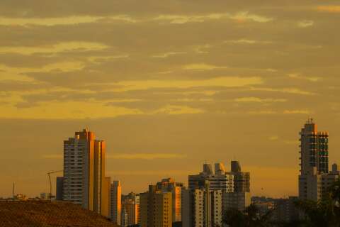 Semana come&ccedil;a com sol, calor e risco de temporal em MS