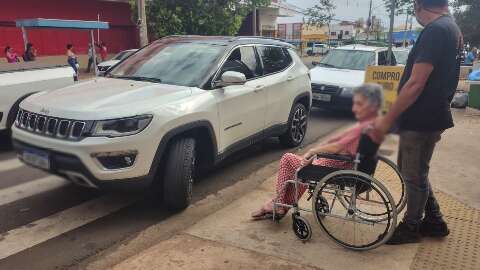 &ldquo;Folgado&rdquo; estaciona em faixa e bloqueia rampa na Marechal Rondon