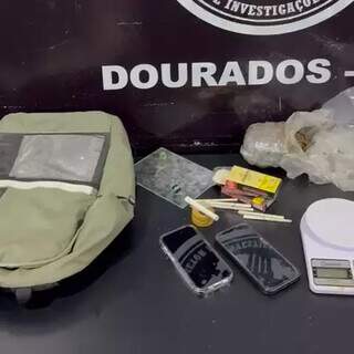 Filho é preso por tráfico e posse de arma após ameaçar mãe adotiva Filho é preso por tráfico e posse de arma após ameaçar mãe adotiva