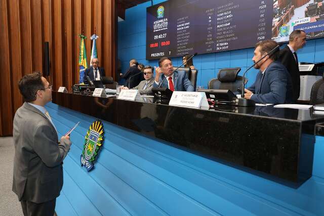 Deputado pede vista em projeto que aumenta limite para empr&eacute;stimo &agrave; MSG&Aacute;S