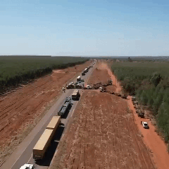 Carreta trava na pista e causa mais de 3 km de congestionamento na BR-262