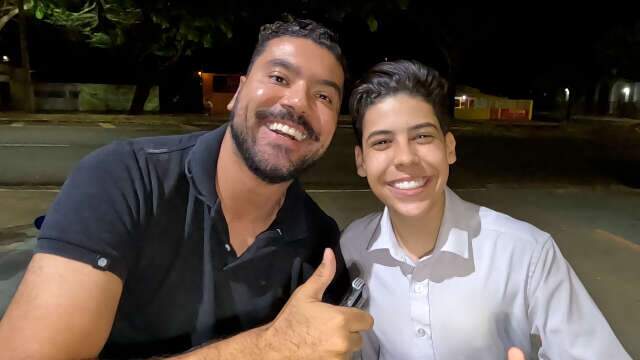 Fen&ocirc;meno da internet, pastor mirim lota igreja no bairro Cai&ccedil;ara