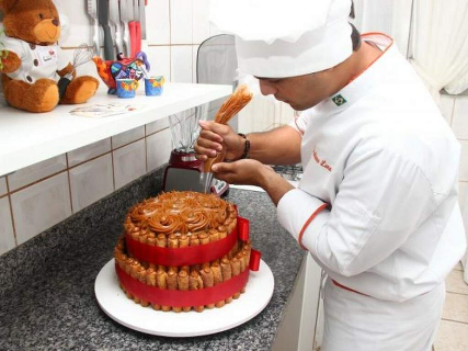 Bombista e confeiteiro est&atilde;o entre as 1,6 mil vagas de trabalho desta 5&ordf;