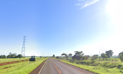 Corpo &eacute; encontrado dentro de porta-malas de carro abandonado em buraco