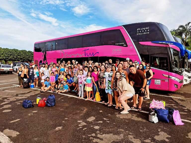 De Lady Gaga ao Leitão no Rolete, grupo topa tudo por uma excursão