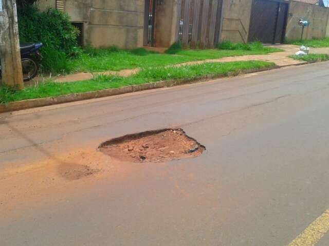 V&iacute;tima de acidente ganha indeniza&ccedil;&atilde;o por cair em buraco na Capital