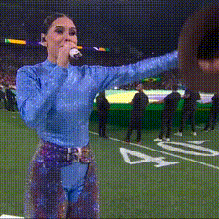 Com direito a berrante, Ana Castela apresenta o Hino do Brasil na NFL