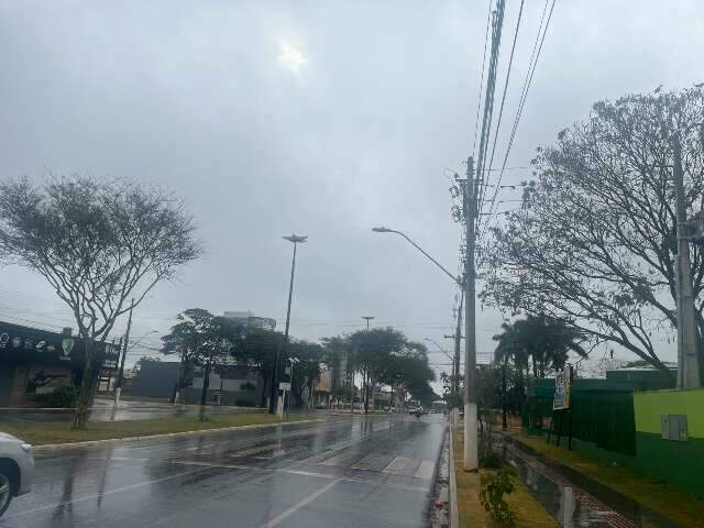 Sensa&ccedil;&atilde;o t&eacute;rmica chega a 3,6&ordm;C e Dourados amanhece chuvosa