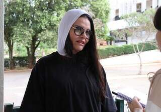 Madrugada fria não afastou quem chegou 1h para garantir roupas em bazar de R$ 30 Madrugada fria não afastou quem chegou 1h para garantir roupas em bazar de R$ 30
