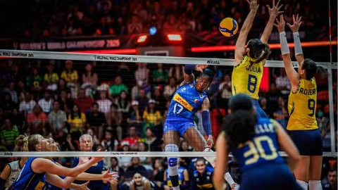Brasil perde para a It&aacute;lia no tie-break e fica fora da final do Mundial feminino