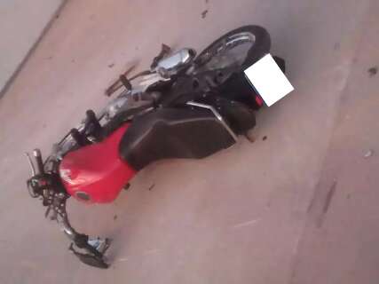 Motociclista morre ao perder controle da dire&ccedil;&atilde;o e bater em poste