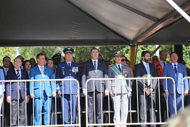 Veja como Riedel, militares e estudante abriram desfile de 7 de setembro