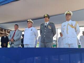 Ladário tem barco e helicóptero no desfile de 7/9, mas público tímido Ladário tem barco e helicóptero no desfile de 7/9, mas público tímido