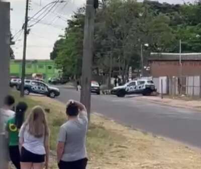 Policial &eacute; atropelado por jovem que empinava motocicleta 
