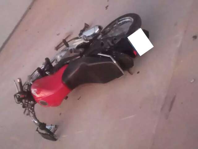 Motociclista morre ao perder controle da dire&ccedil;&atilde;o e bater em poste