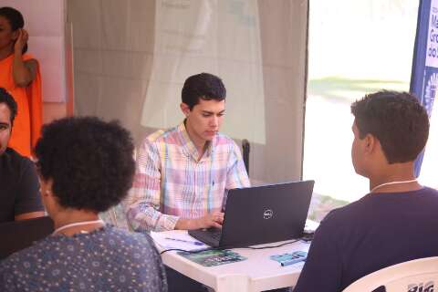 Faculdade e Funtrab oferecem mais de mil vagas em evento de emprego