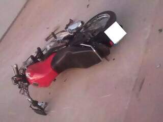 Motociclista morre ao perder controle da dire&ccedil;&atilde;o e bater em poste