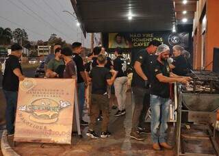 Ap&oacute;s 1&ordf; mat&eacute;ria, casal ergueu &quot;imp&eacute;rio&quot; com caf&eacute; gr&aacute;tis e lanche a R$ 10