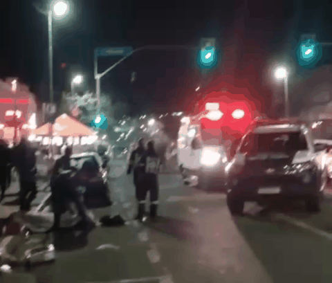 Rapaz de 22 anos &eacute; morto a facada e testemunhas tentam atacar policiais