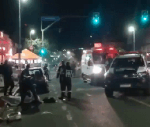 Rapaz de 22 anos &eacute; morto a facada e testemunhas tentam atacar policiais