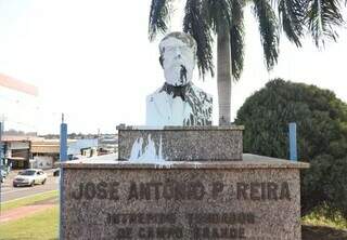 Busto de fundador de Campo Grande &eacute; furtado na Afonso Pena