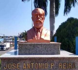 Busto de fundador de Campo Grande &eacute; furtado na Afonso Pena