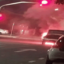 Motorista sente cheiro de gasolina e carro pega fogo no Centro 