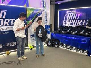 Estudantes recebem bênção e kits antes de representar MS nos Jogos da Juventude Estudantes recebem bênção e kits antes de representar MS nos Jogos da Juventude