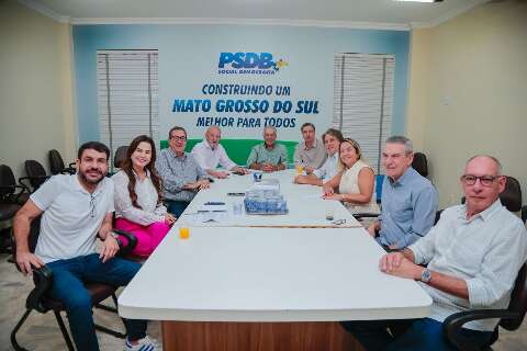 Ap&oacute;s 30 anos, Azambuja passa bast&atilde;o no PSDB e fecha oficialmente ciclo 