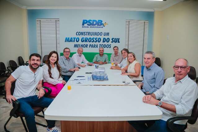 Ap&oacute;s 30 anos, Azambuja passa bast&atilde;o no PSDB e fecha oficialmente ciclo 