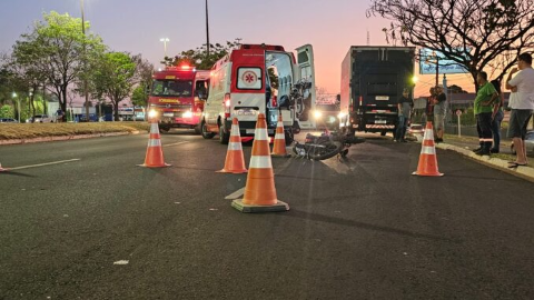 Mulher fica ferida ao ser atingida por caminh&atilde;o na sa&iacute;da para Cuiab&aacute;