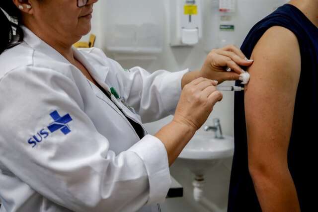 Governo prorroga at&eacute; dezembro vacina&ccedil;&atilde;o contra HPV para jovens de 15 a 19 anos