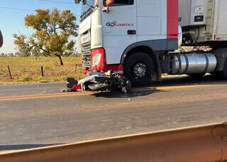 Motociclista morre ao bater de frente com caminh&atilde;o na BR-262