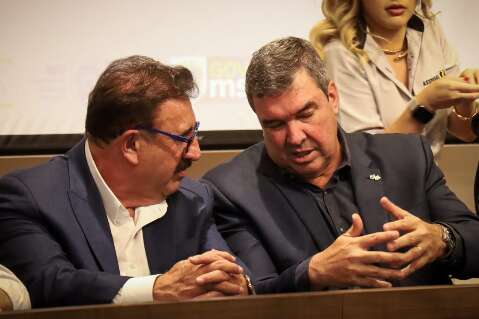 Depois de defender opositor, Ratinho declara apoio a Riedel em 2026