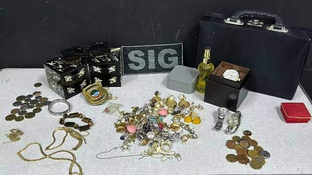De tornozeleira, ladr&atilde;o furta R$ 65 mil em joias um dia ap&oacute;s sair da cadeia
