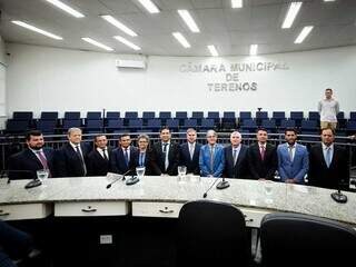 Em sess&atilde;o r&aacute;pida, vice assume prefeitura de Terenos e pede ajuda de servidores