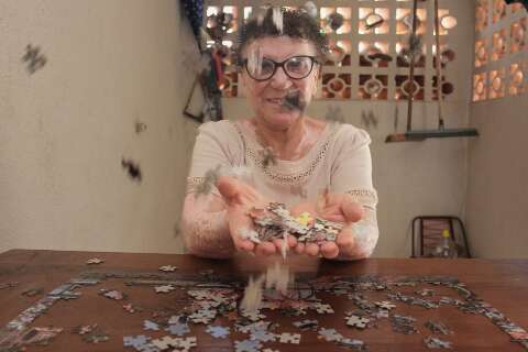 Aos 77 anos, Judith encontrou nos quebra-cabe&ccedil;as leveza para a rotina
