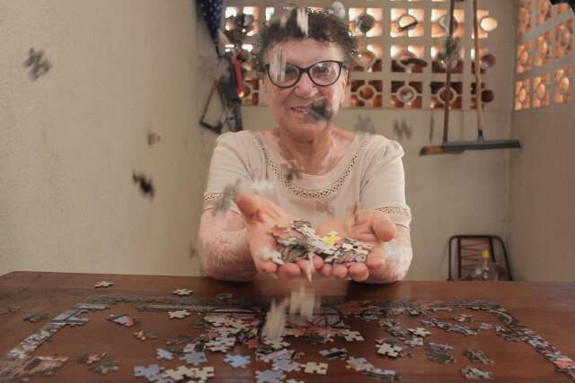 Aos 77 anos, Judith encontrou nos quebra-cabe&ccedil;as leveza para a rotina