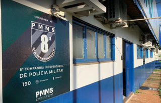 Com beb&ecirc; no colo, jovem foge para delegacia para escapar de agress&otilde;es