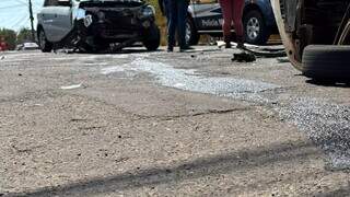 Idoso fura preferencial e provoca tombamento de carro no Centro