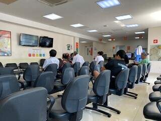Idosos com plano de sa&uacute;de ficam em macas de hospital superlotado