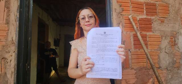 M&atilde;e aciona a Justi&ccedil;a contra a Igreja para continuar em casa onde vive h&aacute; 7 anos