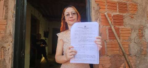 M&atilde;e aciona a Justi&ccedil;a contra a Igreja para continuar em casa onde vive h&aacute; 7 anos