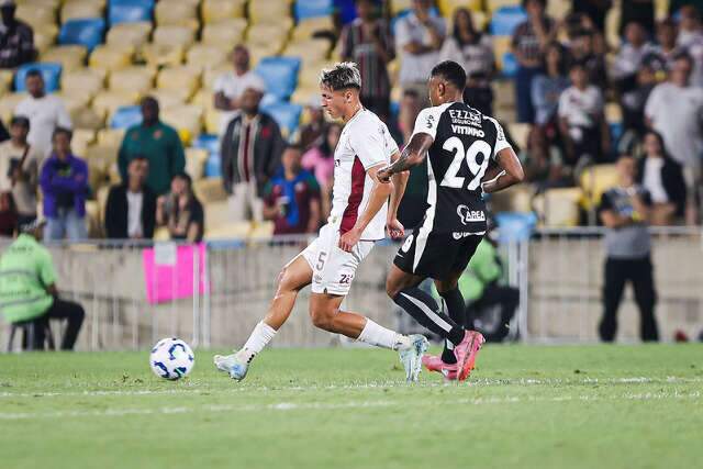 Em jogo de reservas, Corinthians bate Fluminense e ultrapassa rival na tabela