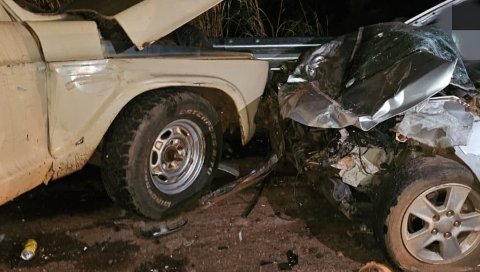 Colis&atilde;o entre caminhonete e carro na MS-162 deixa tr&ecirc;s mortos