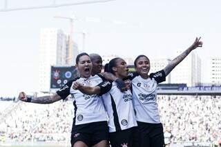 Corinthians vence Cruzeiro e conquista Brasileir&atilde;o Feminino pela s&eacute;tima vez 